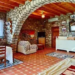 Rhodes Traditional With Private Garden