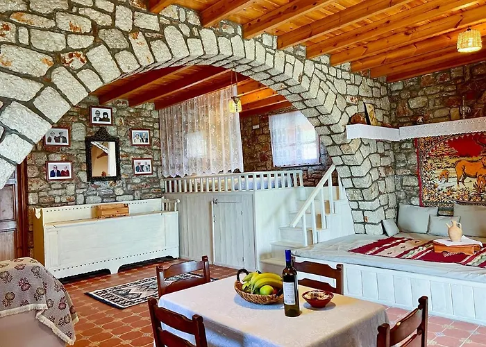 Rhodes Traditional With Private Garden *