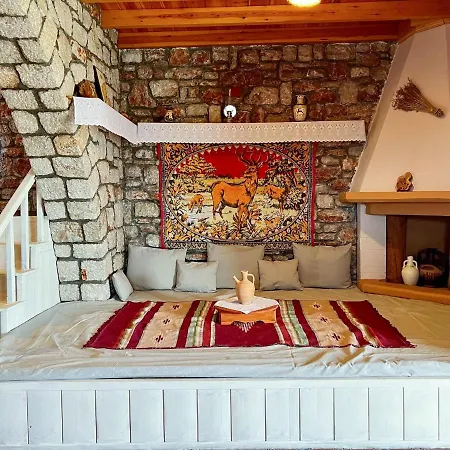 Rhodes Traditional With Private Garden *