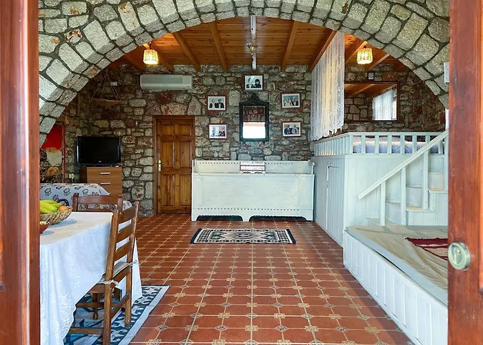 Rhodes Traditional With Private Garden 別荘 *