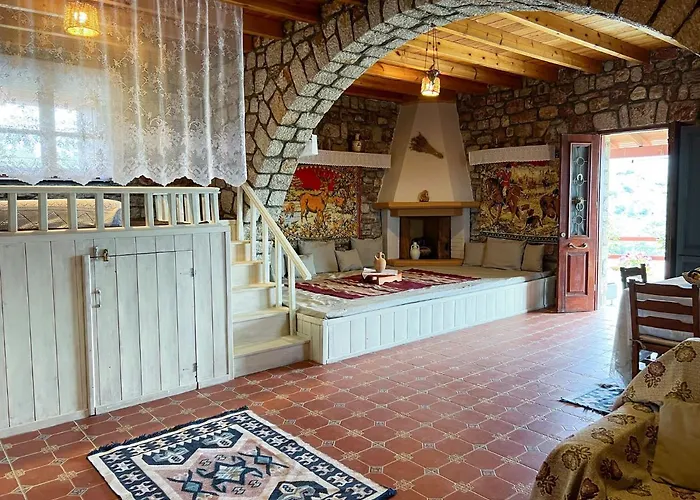 Rhodes Traditional With Private Garden *