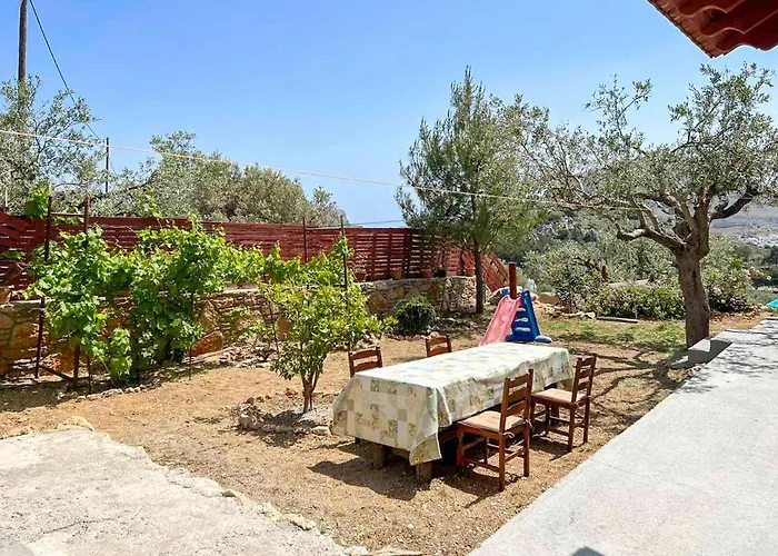 Rhodes Traditional With Private Garden 別荘