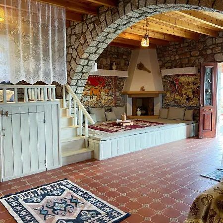 Rhodes Traditional With Private Garden *